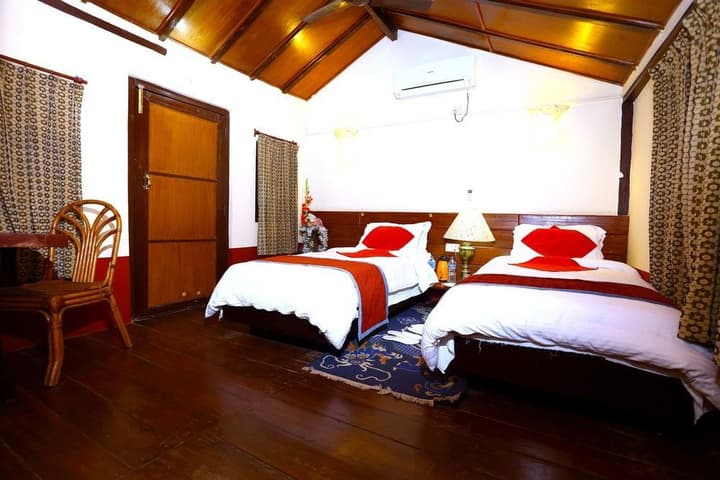 SAFARI ADVENTURE LODGE