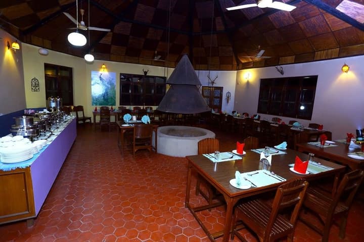 SAFARI ADVENTURE LODGE