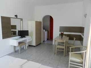 TRIANTAFILLAS APPARTMENTS