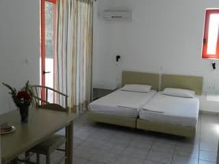 TRIANTAFILLAS APPARTMENTS