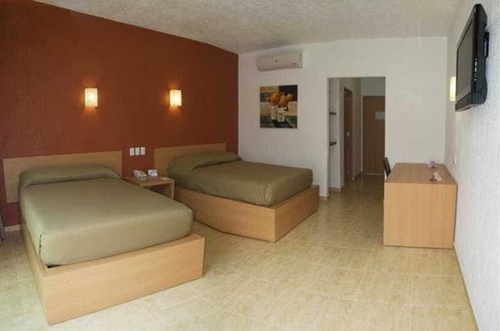 LA ISLA HUATULCO & BEACH CLUB