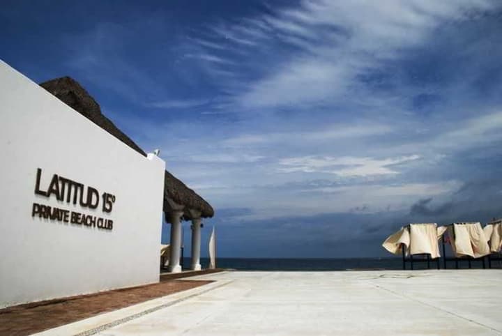LA ISLA HUATULCO & BEACH CLUB