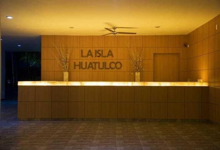 LA ISLA HUATULCO & BEACH CLUB