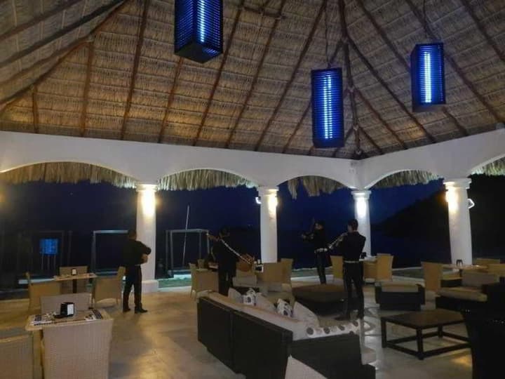 LA ISLA HUATULCO & BEACH CLUB