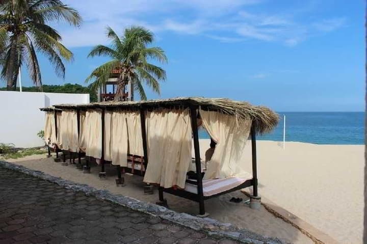 LA ISLA HUATULCO & BEACH CLUB
