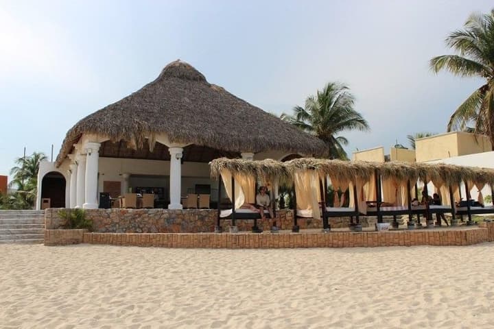 LA ISLA HUATULCO & BEACH CLUB