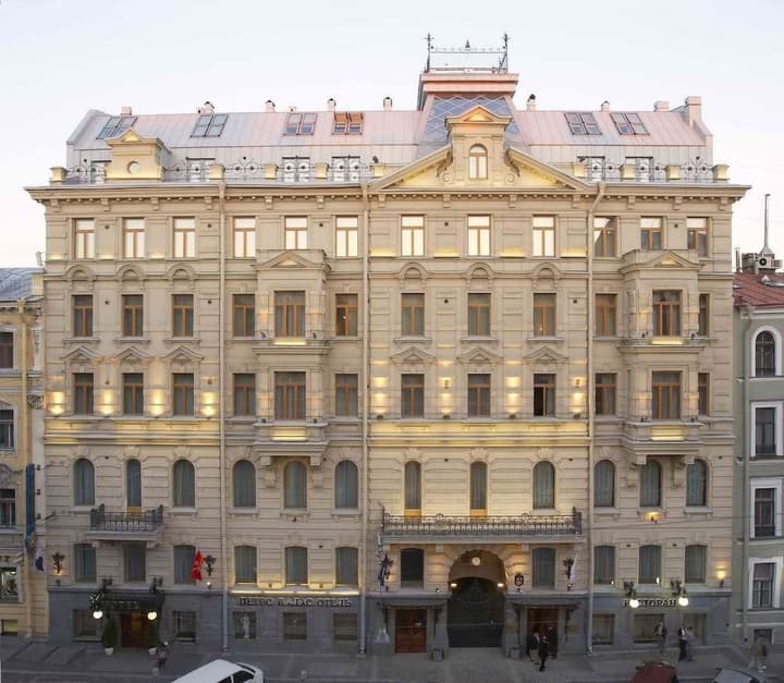 PETRO PALACE