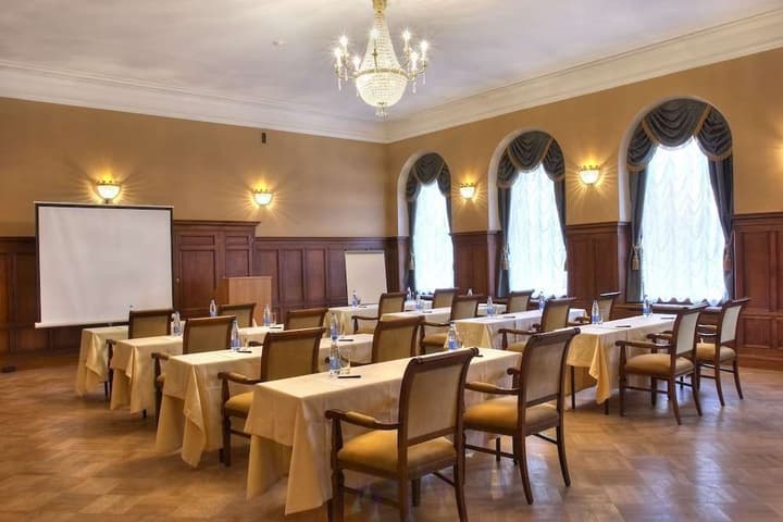 PETRO PALACE