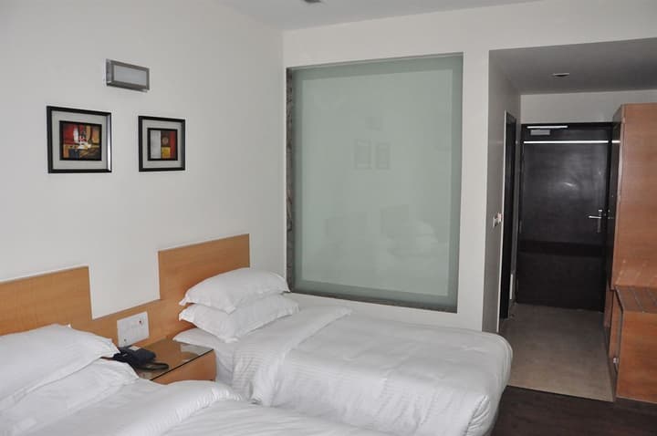 HOTEL METROPOLITAN KAROL BAGH
