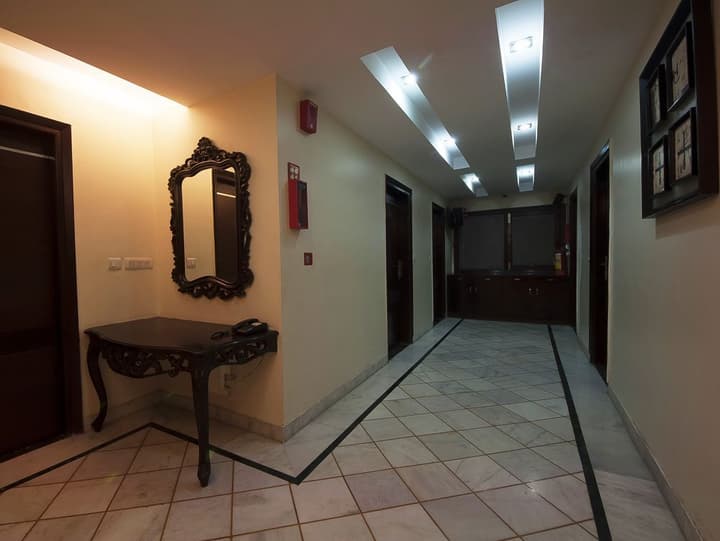 HOTEL METROPOLITAN KAROL BAGH