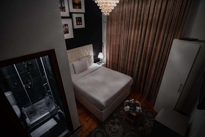 THE SQUARE BOUTIQUE