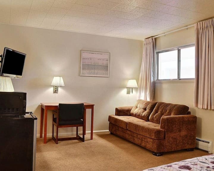 RODEWAY INN