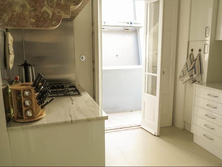 DUMONT LISBON GUESTHOUSE