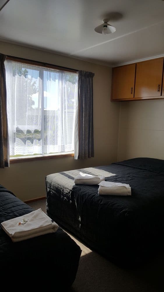 HIGH COUNTRY MOTEL AND BACKPACKERS