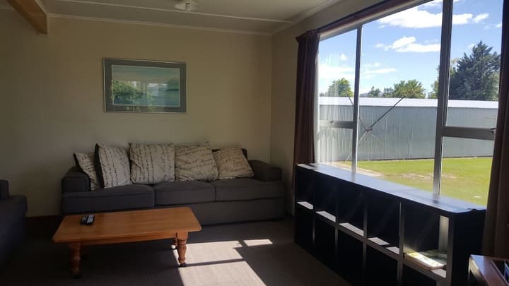 HIGH COUNTRY MOTEL AND BACKPACKERS
