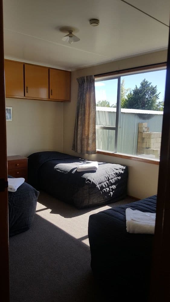 HIGH COUNTRY MOTEL AND BACKPACKERS