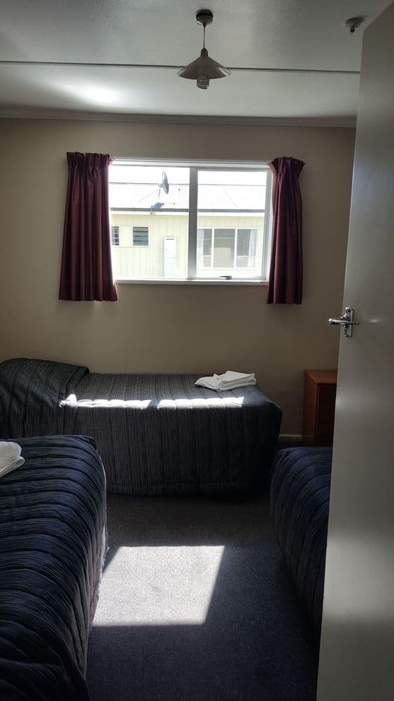 HIGH COUNTRY MOTEL AND BACKPACKERS
