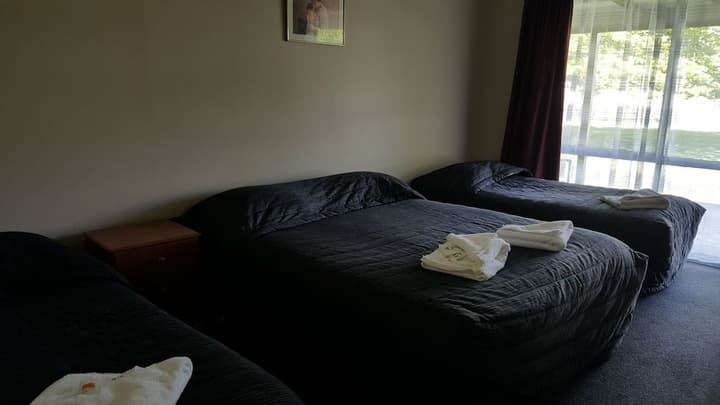 HIGH COUNTRY MOTEL AND BACKPACKERS