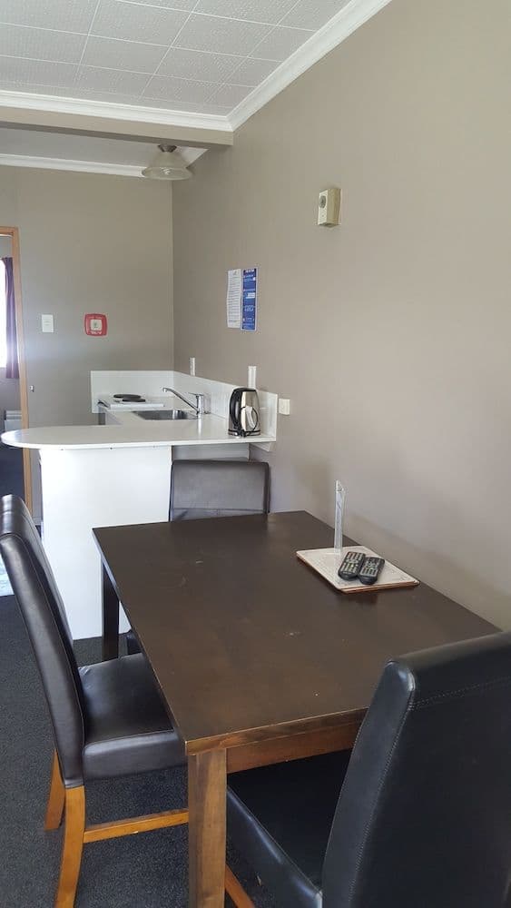 HIGH COUNTRY MOTEL AND BACKPACKERS