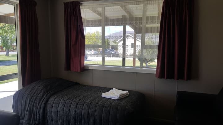 HIGH COUNTRY MOTEL AND BACKPACKERS