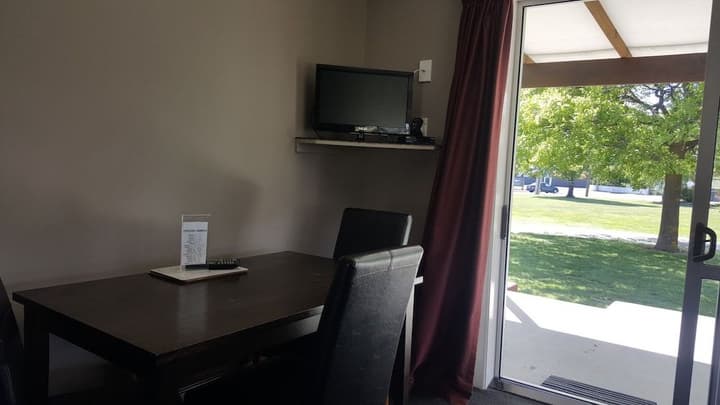 HIGH COUNTRY MOTEL AND BACKPACKERS