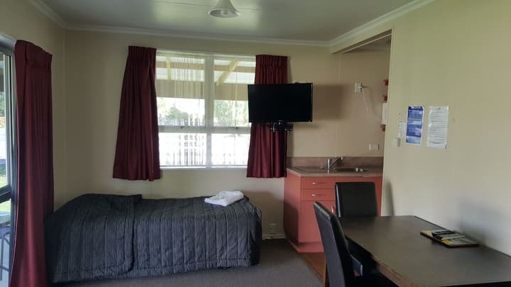 HIGH COUNTRY MOTEL AND BACKPACKERS