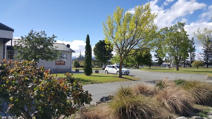 HIGH COUNTRY MOTEL AND BACKPACKERS