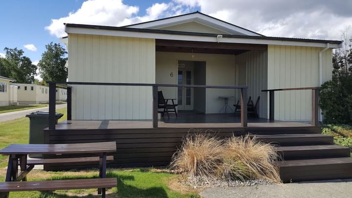 HIGH COUNTRY MOTEL AND BACKPACKERS
