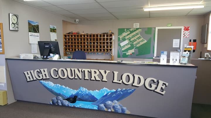 HIGH COUNTRY MOTEL AND BACKPACKERS