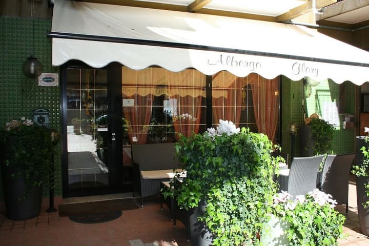 HOTEL GLORY