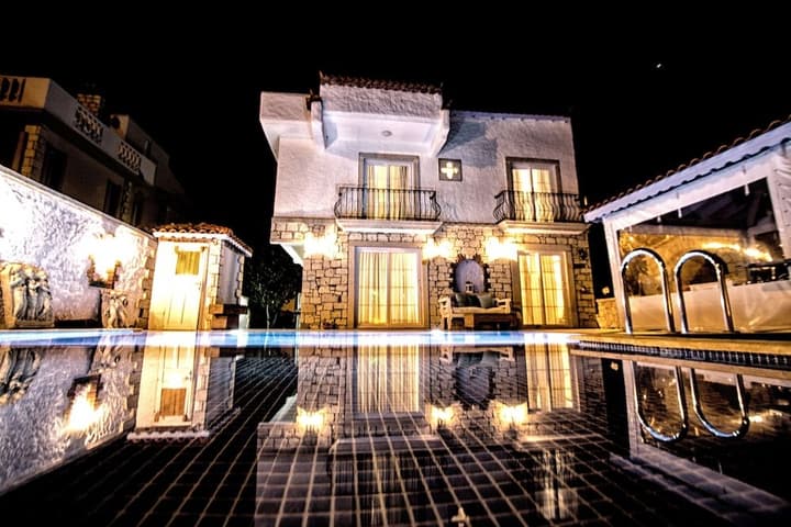 NAZ KONAK ALACATI