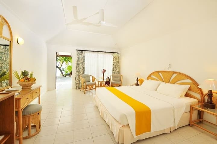 HOLIDAY ISLAND RESORT & SPA