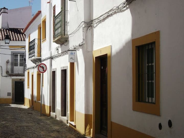 OLD EVORA HOSTEL