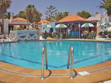 BUNGALOWS CASTILLO BEACH