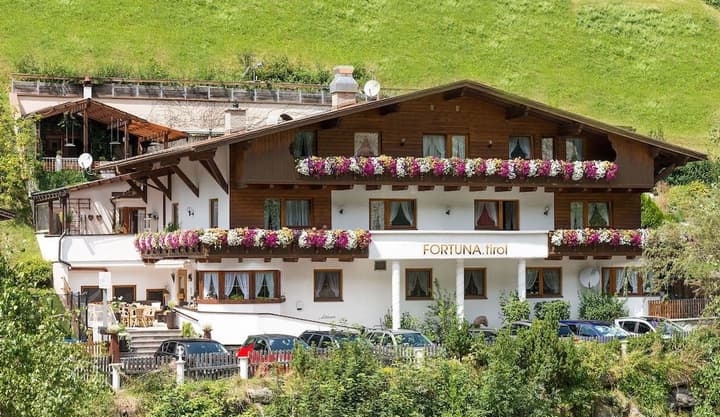 HOTEL FORTUNA