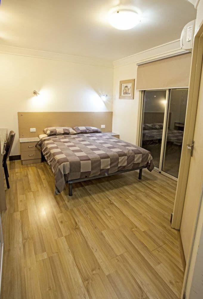 CATTRALL PARK MOTEL