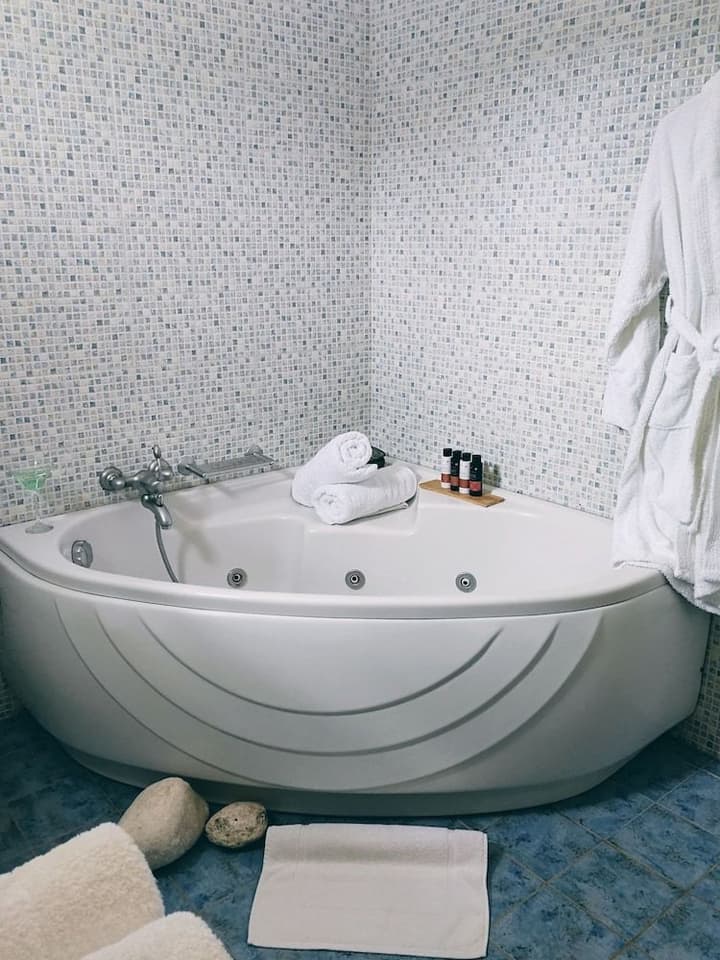 CAPARI SUITES
