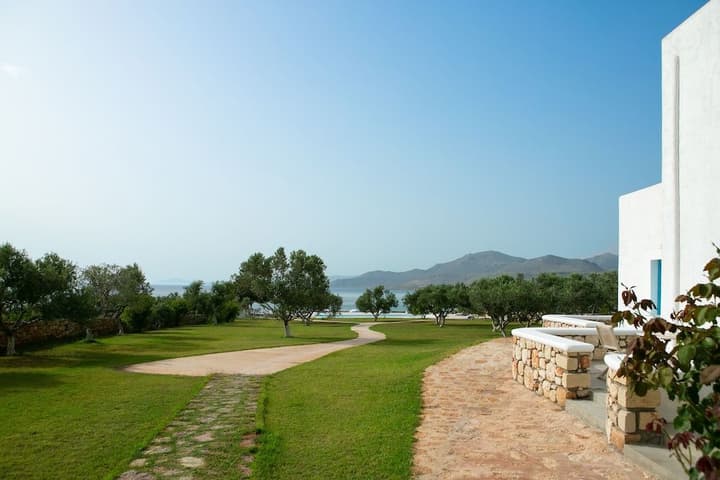 CAPARI SUITES