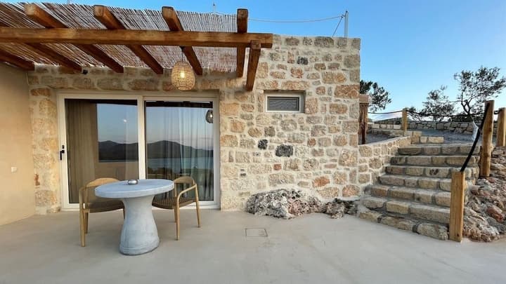 CAPARI SUITES