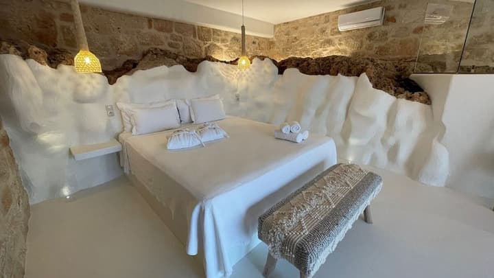 CAPARI SUITES