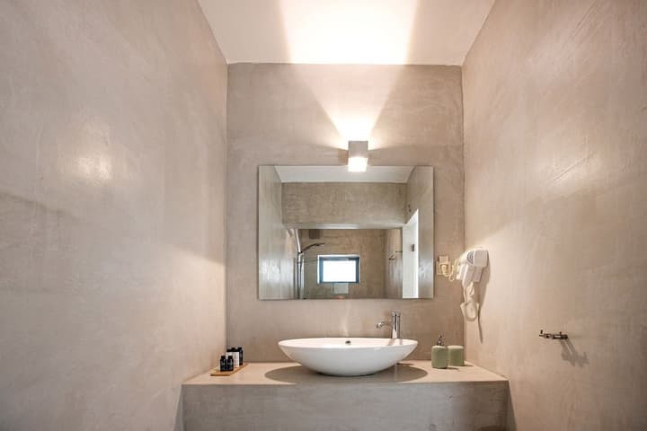 CAPARI SUITES