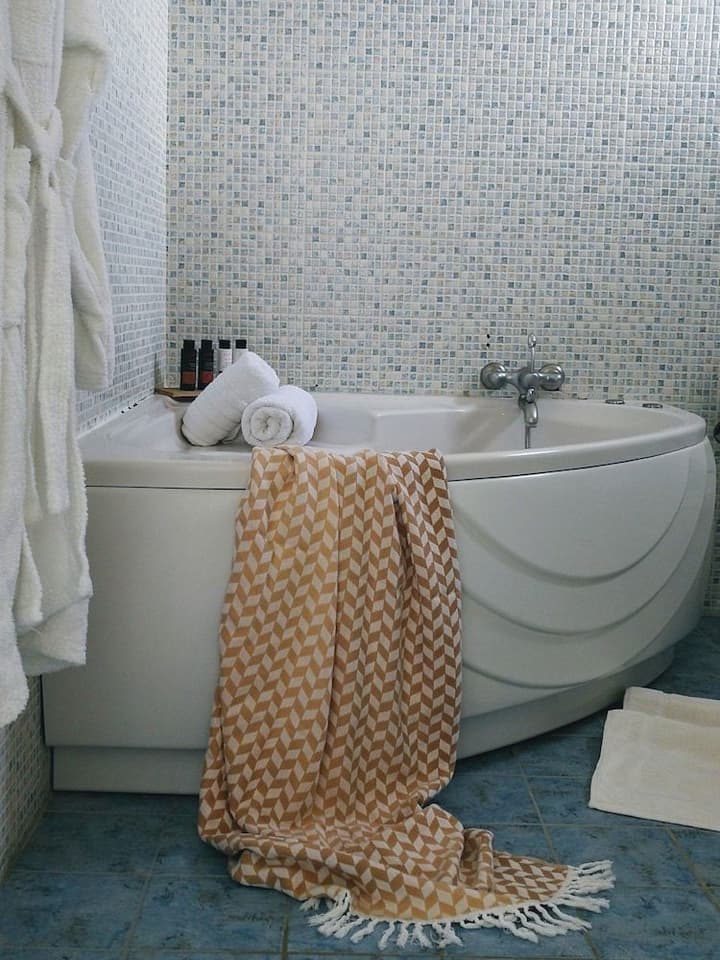 CAPARI SUITES