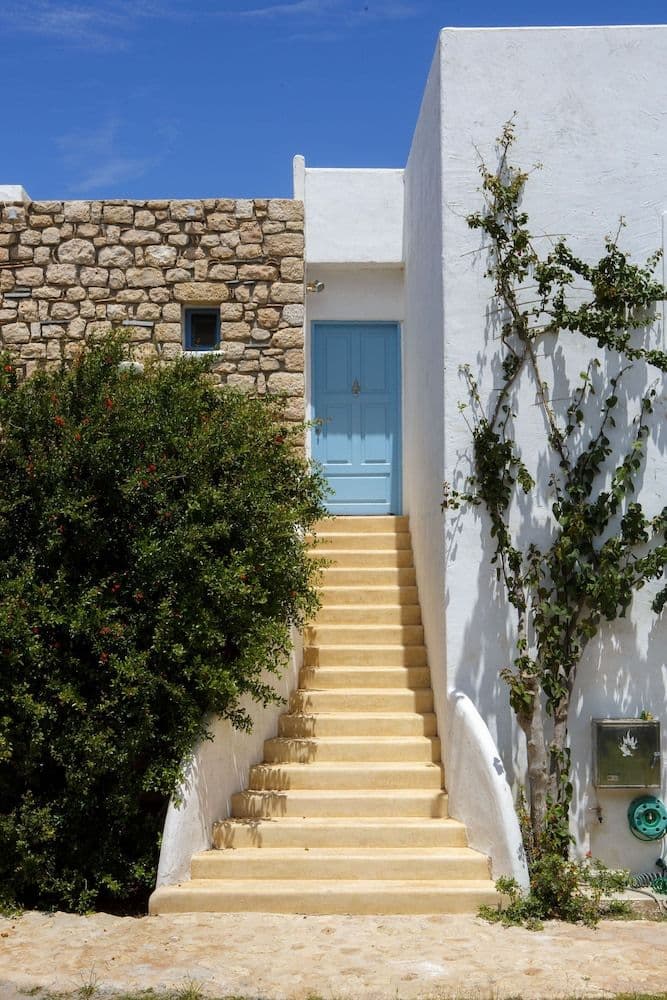 CAPARI SUITES