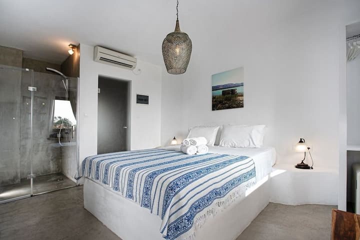 CAPARI SUITES