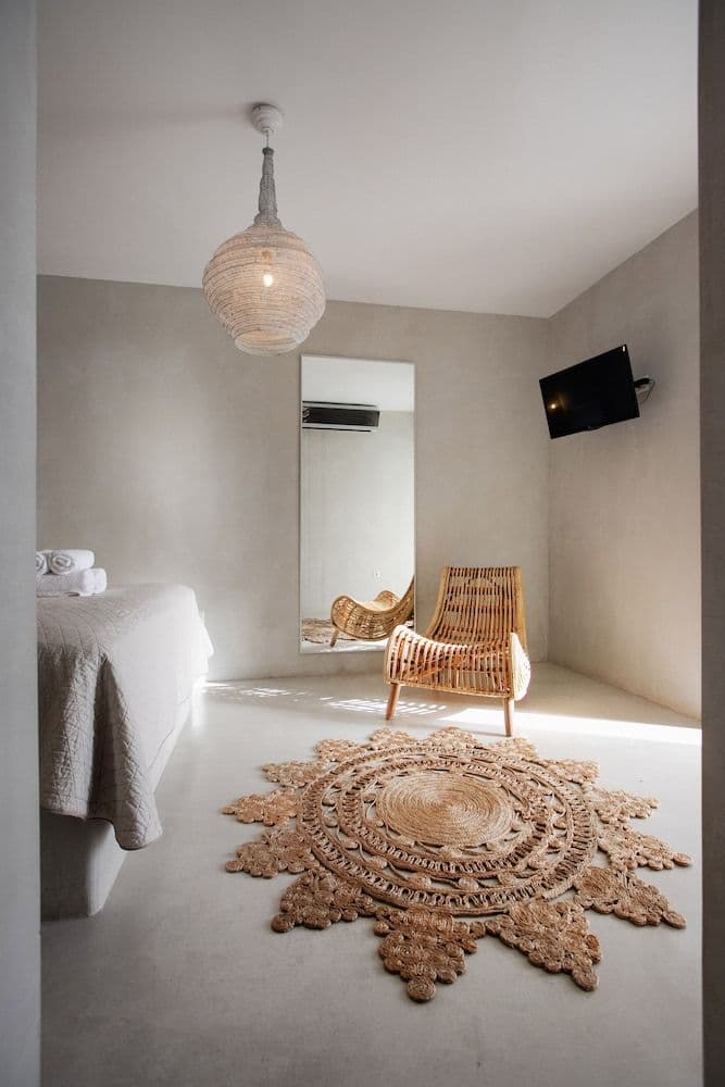 CAPARI SUITES
