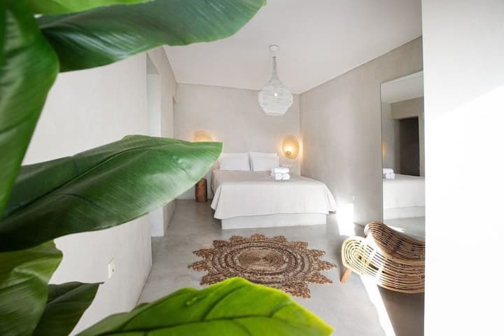 CAPARI SUITES