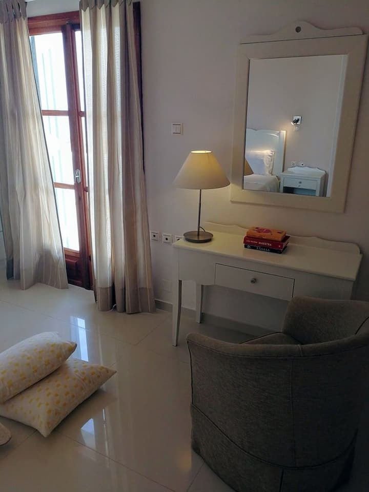 CAPARI SUITES