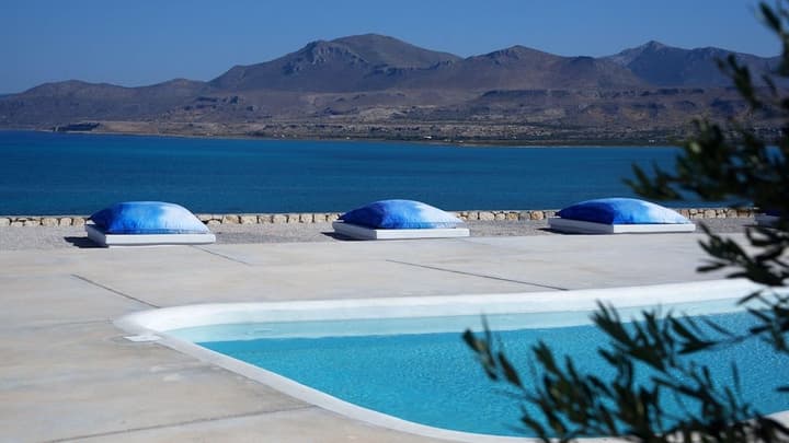 CAPARI SUITES