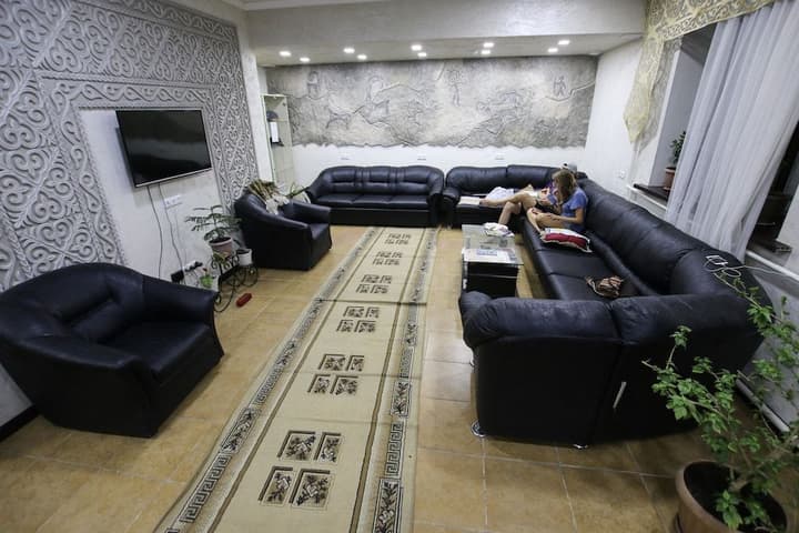 APPLE HOSTEL