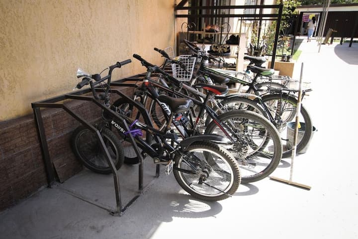 APPLE HOSTEL